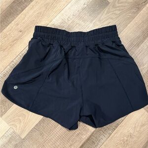 Lululemon track that high rise lined short 5 inch inseam size 8. True Navy.